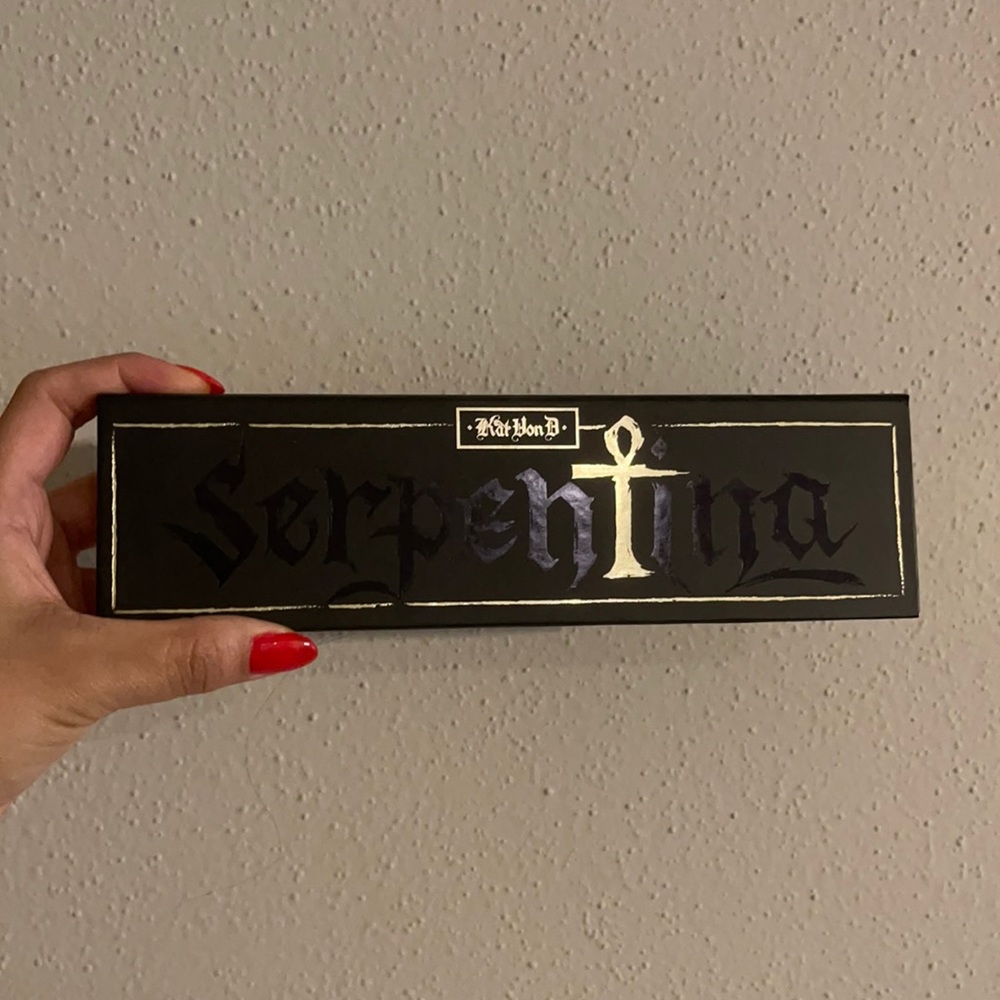 Serpentina eyeshadow palette